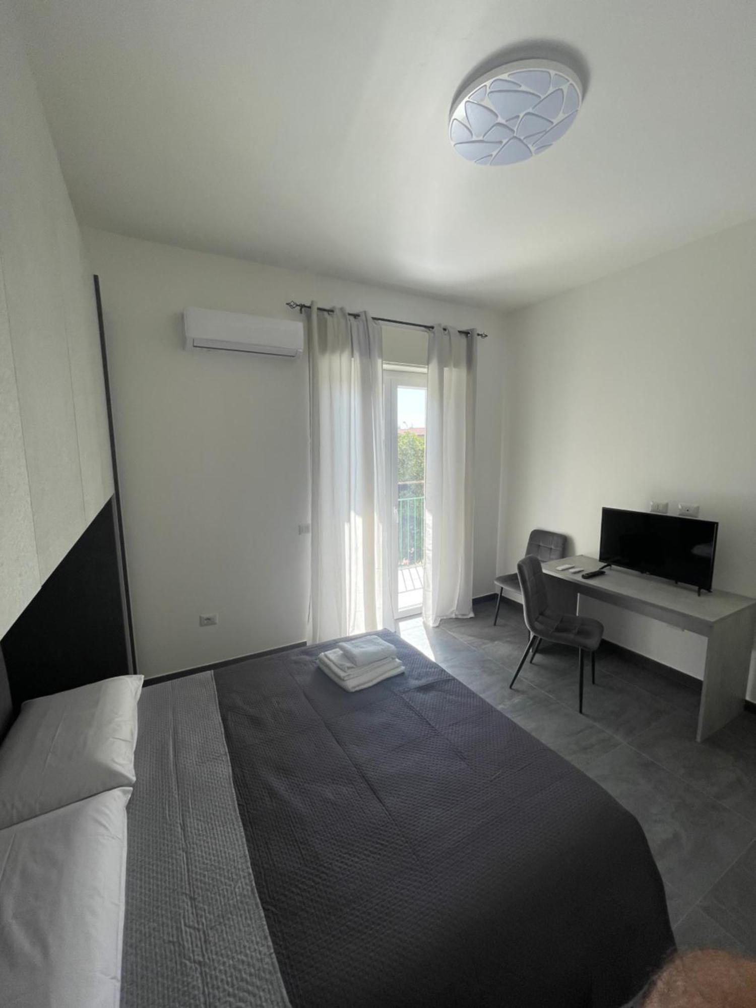 Leos Rooms Καλτανισέττα Εξωτερικό φωτογραφία